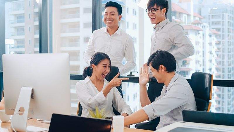5 Chủ Đề Nhạy Cảm Bạn Không Nên Nhắc Đến Khi Buôn Chuyện Nơi Công Sở
