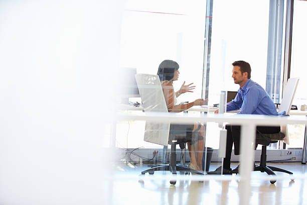 nói chuyện với nhân sự và quản lý