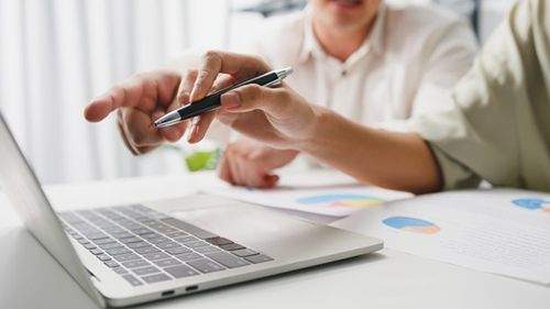 Cách “Cầu Cứu” Khéo Léo Khi Sếp Giao Quá Nhiều Việc 10 cach cau cuu kheo leo khi sep giao qua nhieu viec 65c84bfdeb5d9