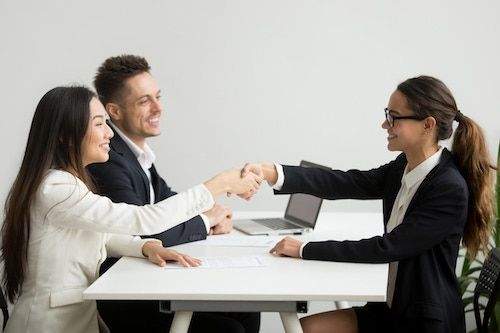 Cách Làm Hồ Sơ Xin Việc Chưa Đủ Tuổi: Chưa Đủ 18 Tuổi Có Đi Làm Được Không? 7 Công ty chỉ được sử dụng người lao động dưới 18 tuổi vào các công việc phù hợp
