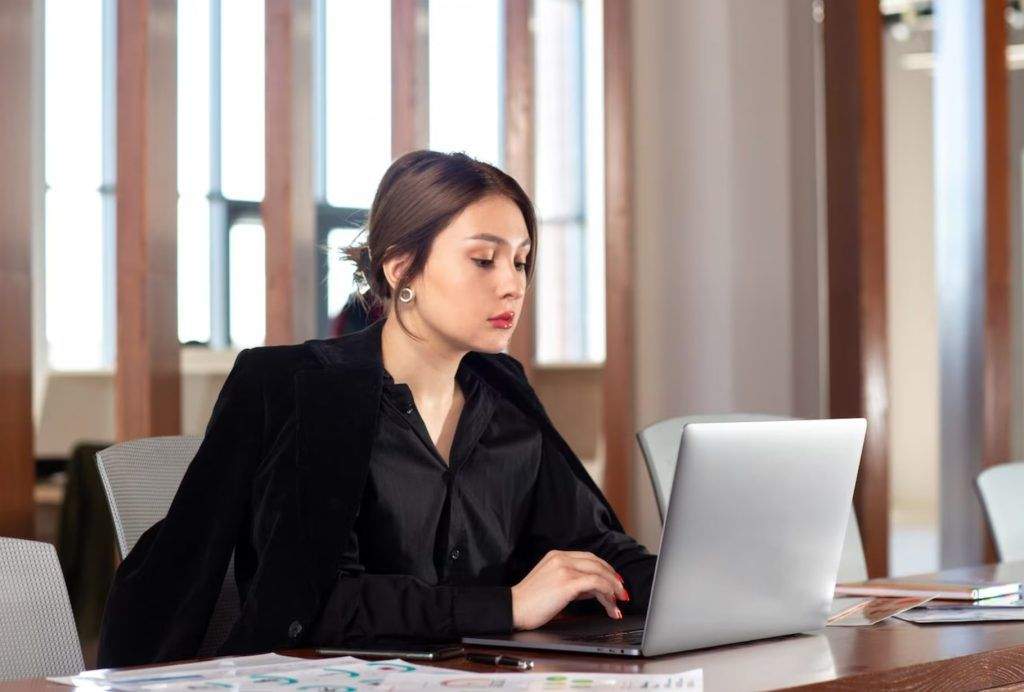 Chân Dung Một Trợ Lý Luật Sư Chính Hiệu 6 kỹ năng trợ lý luật sư