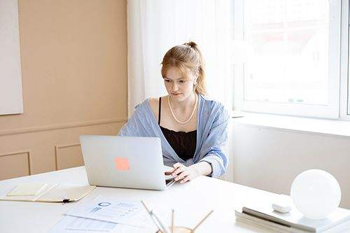 Có Nên Làm Trái Ngành? Xin Việc Trái Ngành Có Khó Như Bạn Nghĩ? 11 theo đuổi đam mê