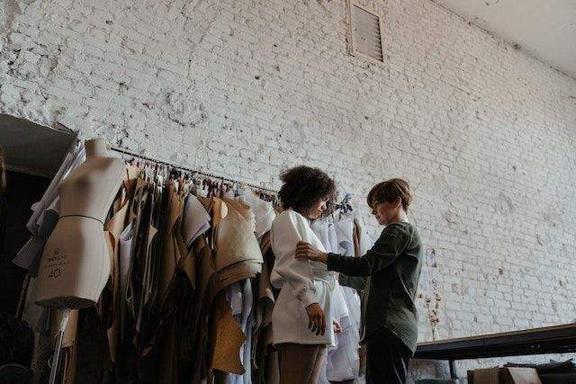 Costume Designer Là Gì? Phân Biệt Costume Designer Và Fashion Designer 5 costume designer vs fashion designer