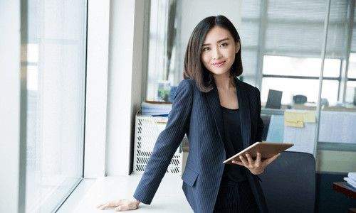 Định Kiến Về Sếp Nữ Đúng Hay Sai? Sếp Nữ Cần Làm Gì Để Đi Ngược Lại Những Định Kiến Này 7 làm việc với sếp nữ