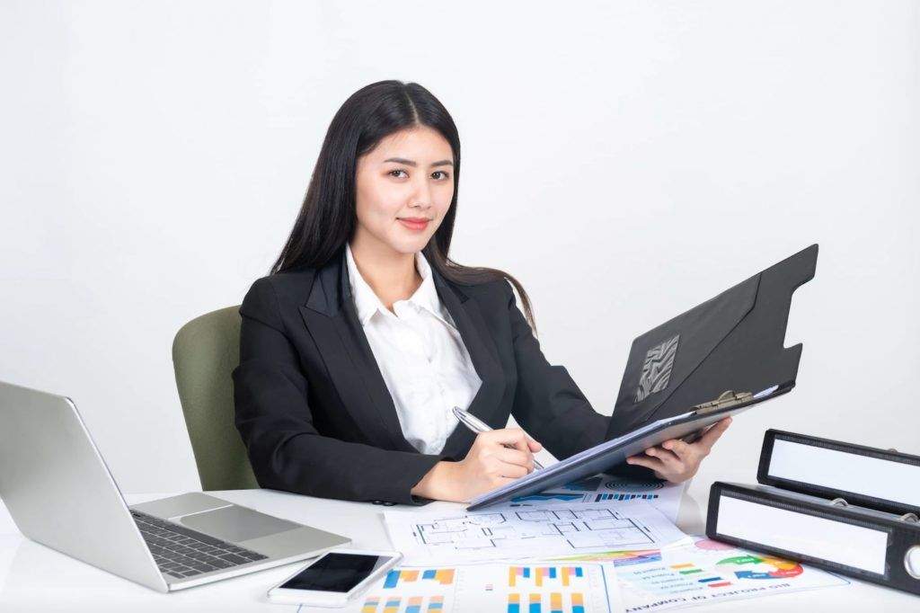 Giao Dịch Viên Là Gì? Mô Tả Công Việc Giao Dịch Viên Chi Tiết 3 giao dịch viên ngân hàng làm những công việc gì