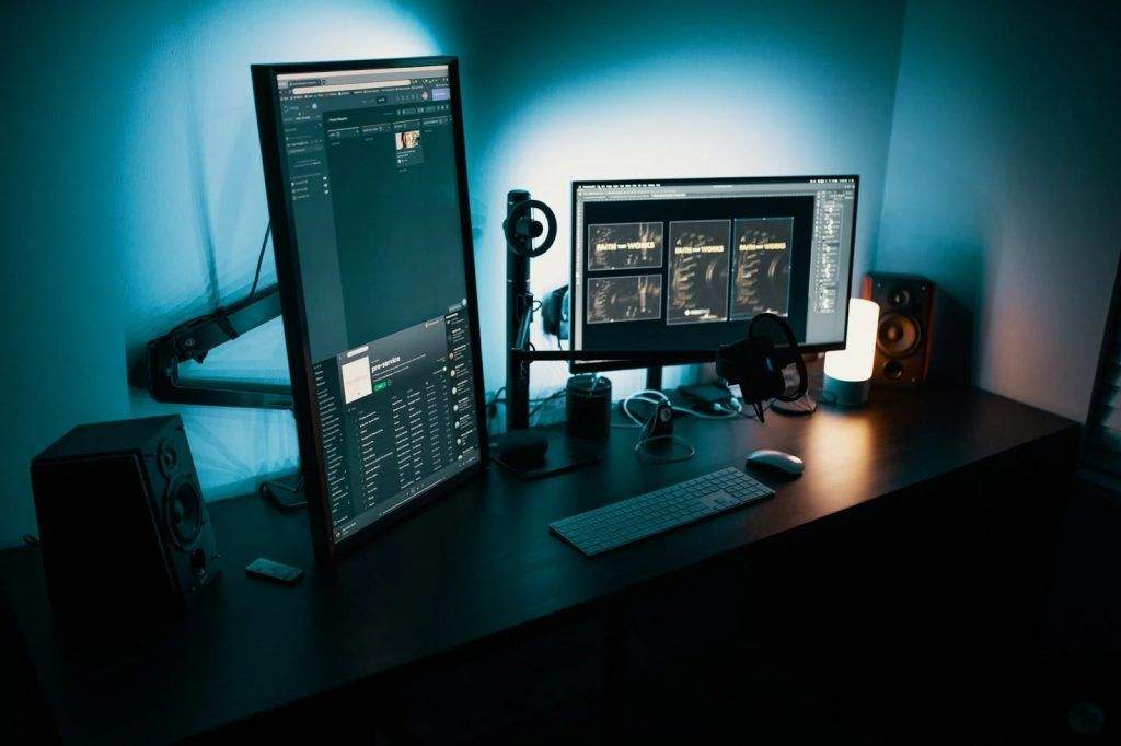 Học Thiết Kế Đồ Họa Cần Biết Những Công Cụ Và Phần Mềm Gì? 14 Gợi ý thiết bị và công cụ dành cho dân chuyên thiết kế đồ họa