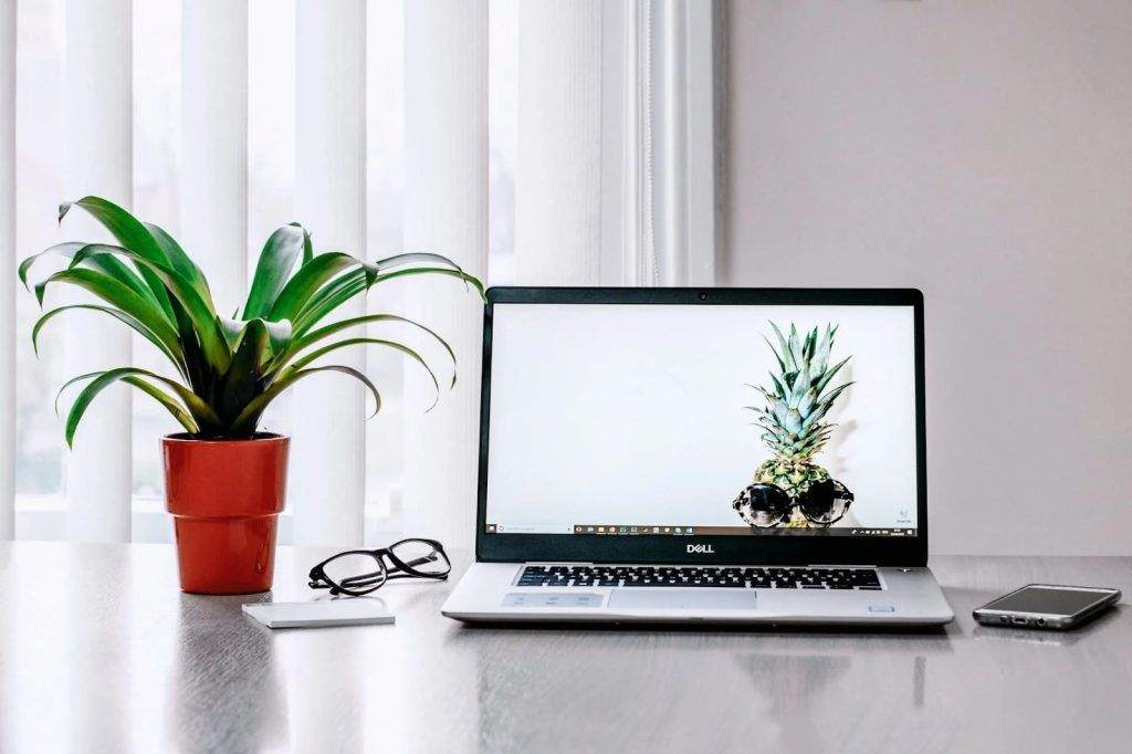 Học Thiết Kế Đồ Họa Cần Biết Những Công Cụ Và Phần Mềm Gì? 15 laptop phù hợp cho thiết kế đồ họa