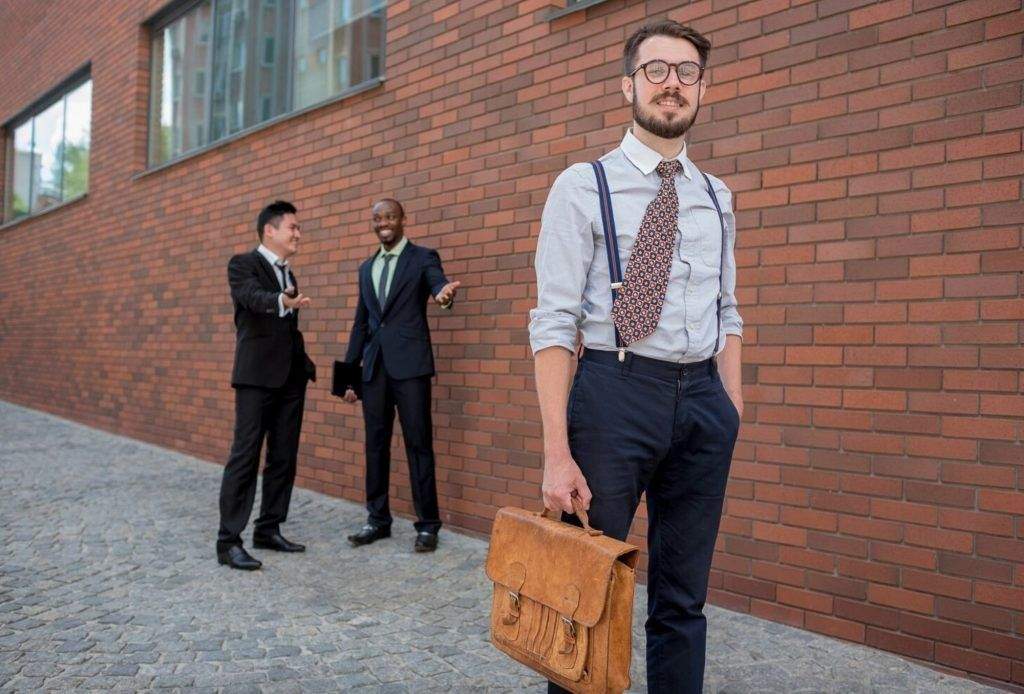 Holacracy Là Gì? Cách Vận Hành Doanh Nghiệp Khuyến Khích Sự Tự Chủ Và Tự Quản Lý 6 holacracy là gì