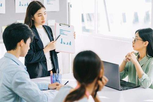 Mô Tả Công Việc Trưởng Phòng Kinh Doanh Từ A Đến Z 5 Trưởng phòng kinh doanh là người quản lý đội ngũ nhân viên bán hàng