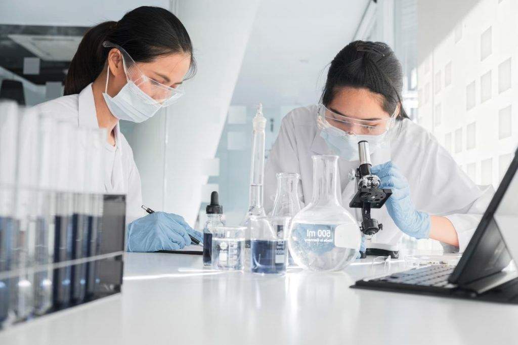 Ngành Hóa Dược Là Gì? Cơ Hội Nghề Nghiệp Ngành Hóa Dược 9 Mức lương ngành Hóa dược