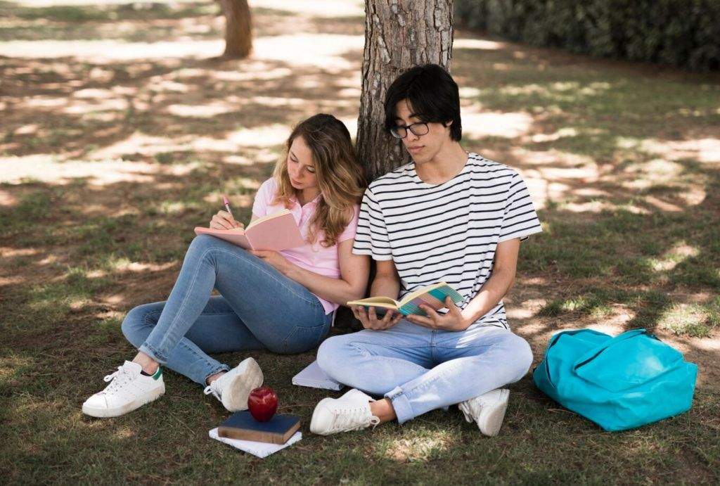 Ngành Thương Mại Điện Tử Học Trường Nào? Điểm Mặt 6 Trường Đại Học Hàng Đầu 8 ngành thương mại điện tử học trường nào