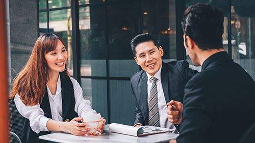 Nghệ Thuật Giao Tiếp Bằng Mắt: Vạn Lời Nói Chẳng Bằng Một Ánh Nhìn 5 eye-contact-la-gi