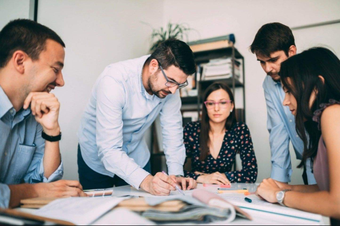 Outsource Là Gì? Bạn Nên Chọn Công Ty Product Hay Outsourcing?