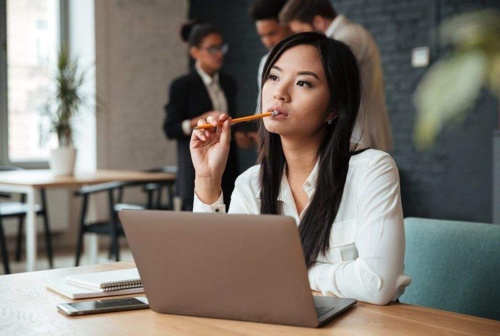 Overthinking Là Gì? Cách Để Dập Tắt Overthinking Và Suy Nghĩ Tích Cực Hơn 3 overthinking nghĩa la gì