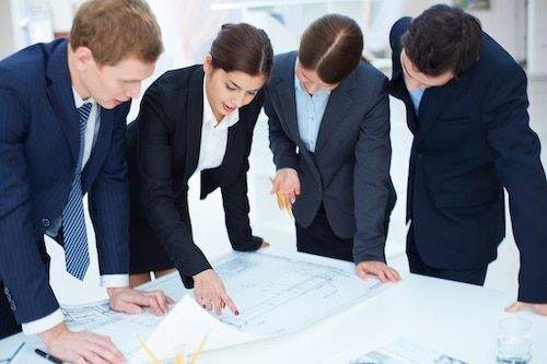 Sales Director Là Gì Và Lương Sales Director Có Cao Hay Không? 5 Sales Director phụ trách dẫn dắt đội ngũ xây dựng các kế hoạch kinh doanh