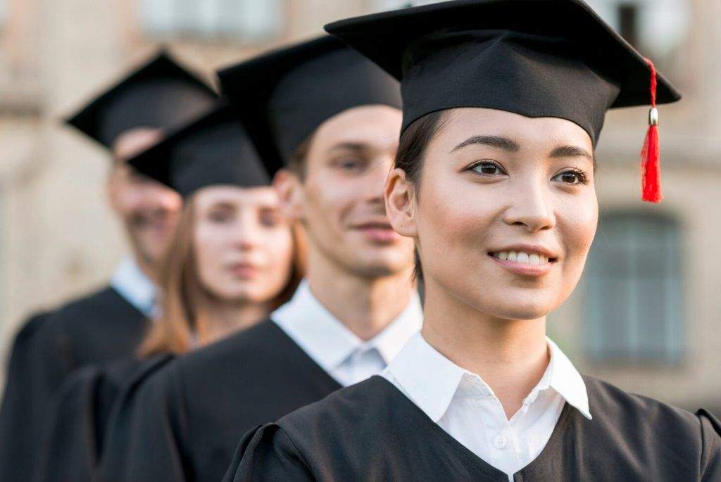 Sinh Viên Mới Ra Trường Có Nên Học Thạc Sĩ Ngay? 6 nên học thạc sĩ hay đi làm