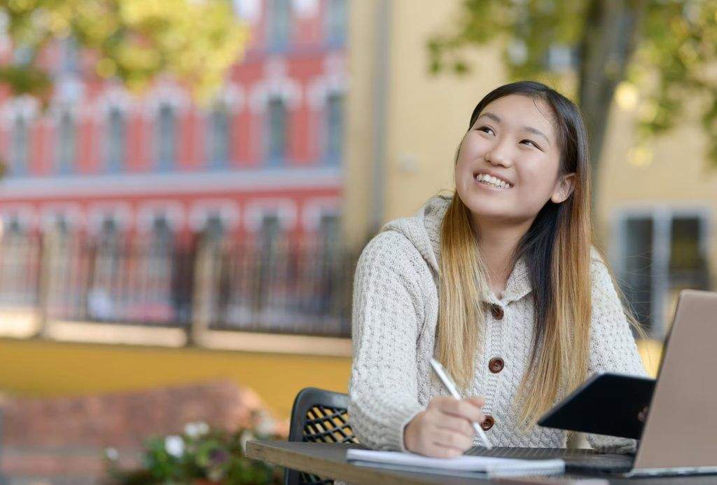 Sinh Viên Mới Ra Trường Có Nên Học Thạc Sĩ Ngay? 7 có nên đi học thạc sĩ không