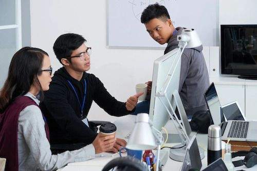 SQL Developer Là Gì? Làm Thế Nào Để Trở Thành Một SQL Developer Giỏi 7 Kỹ năng làm việc nhóm cũng rất quan trọng đối với SQL Developer