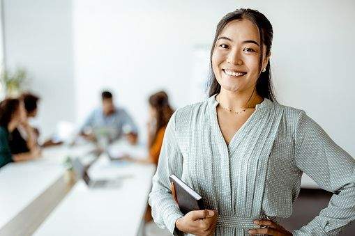 Thành Công Hơn Nhờ Giao Tiếp Phi Ngôn Ngữ 9 ngon ngu hinh the
