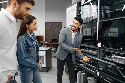 Tiền Hoa Hồng Là Gì? Cách Tính Phần Trăm Hoa Hồng Cho Nhân Viên Bán Hàng 7 Tiền hoa hồng giúp tăng tính cạnh tranh hơn cho các nhân viên bán hàng