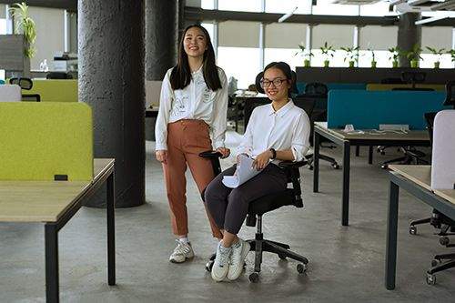 Top 11 Ngành Nghề Phù Hợp Với Người Hướng Ngoại 9 cơ hội việc làm của sale associate