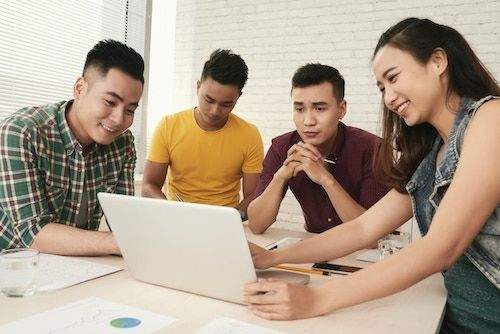 Top 11 Ngành Nghề Phù Hợp Với Người Hướng Ngoại 12 Ngành Quan hệ công chúng