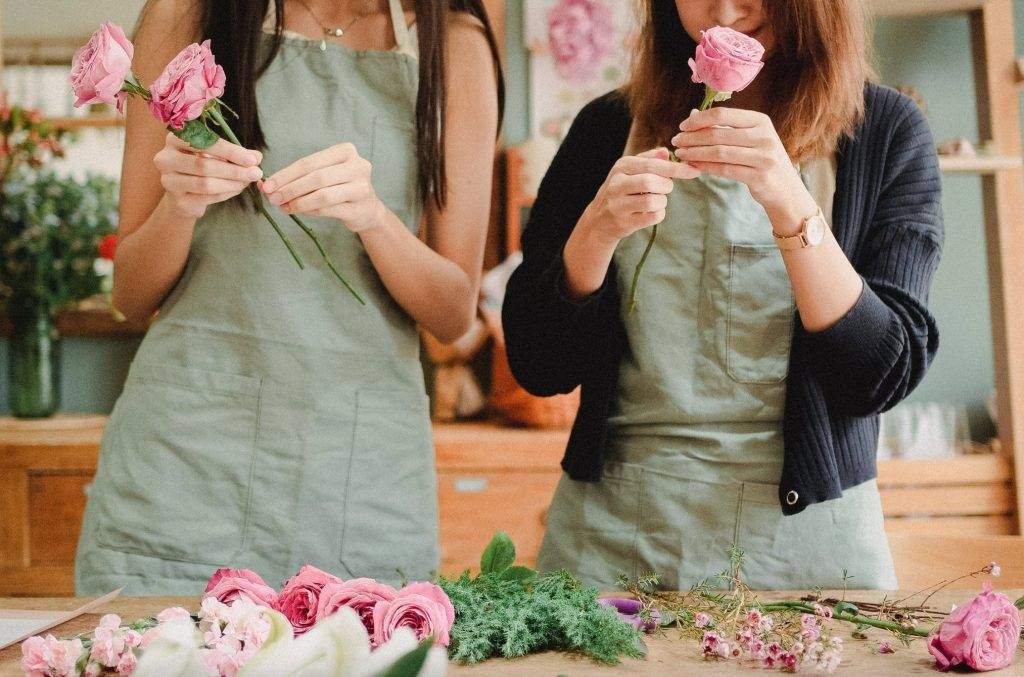 Top 11 Ngành Nghề Phù Hợp Với Người Hướng Ngoại 13 người hướng ngoại nên làm nghề gì