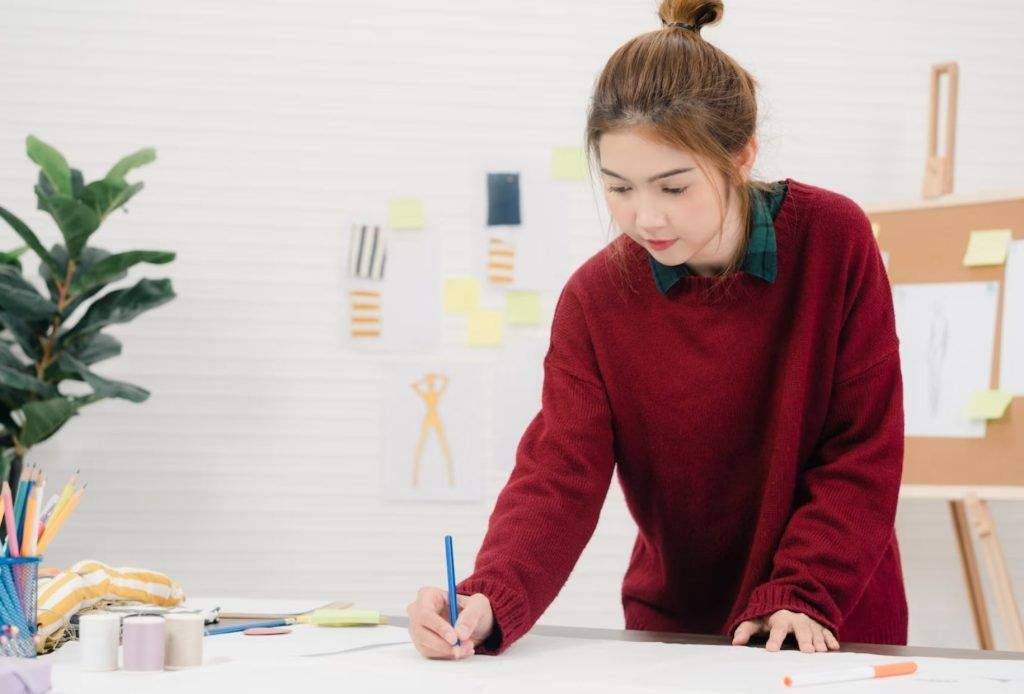 Trợ Lý Thiết Kế Thời Trang: Họ Là Ai? Công Việc Của Họ Là Gì? Ai Là Người Phù Hợp? 5 Trợ lý thiết kế là nghề gì?