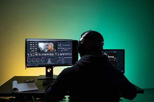 Video Editor Là Gì? Công Việc Và Những Kỹ Năng Cần Thiết Để Thành Công 5 video-editor-la-lam-gi