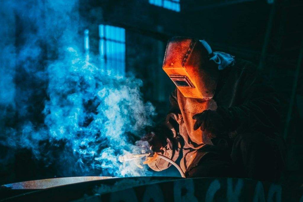 White-Collar Là Gì? Khác Gì Với Blue-Collar? Bật Mí Những Màu Sắc Nghề Nghiệp Thú Vị 12 Blue-collar worker là những người lao động chân tay.