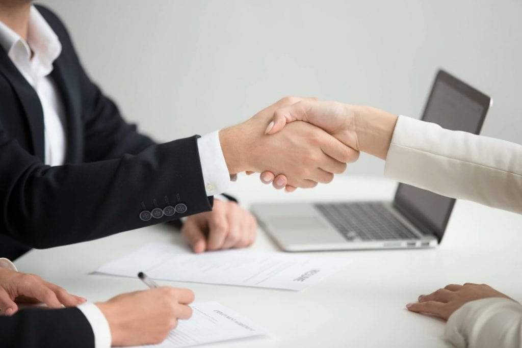 Top Những Việc Cần Làm Sau Khi Phỏng Vấn Với Nhà Tuyển Dụng 6 hoi-tham-ket-qua-phong-van