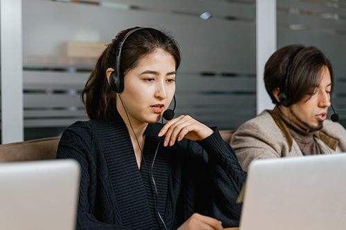 Chuyên Viên Đối Ngoại Là Gì? Công Việc Cụ Thể Và Bộ Kỹ Năng Cần Thiết 3 chuyen-vien-doi-ngoai