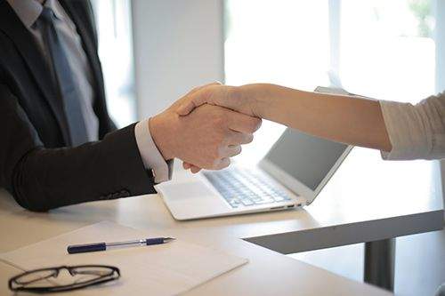 Hoà Giải Là Gì? Đặc Điểm Hòa giải Tranh Chấp Thương Mại 3 trung-gian-hoa-giai-la-gi